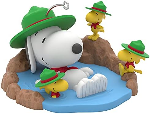 Hallmark Keepsake božićni ukras, banda kikirikija uzimaju Snoopy Beagle izviđače
