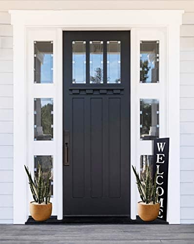 Vertikalna natpis na vanjskoj drvenoj kućici Okomita natpis za dobrodošlicu Vertikalni crni praznični znak za ulazne vrata viseći prednji