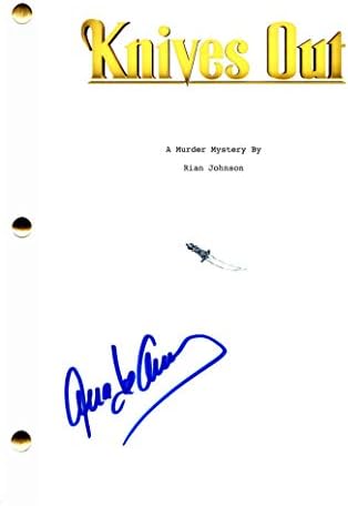 Ana de Armas potpisala je autograpske noževe s scenarijem cijelog filma - Rian Johnson, Daniel Craig, Christopher Plummer, Michael